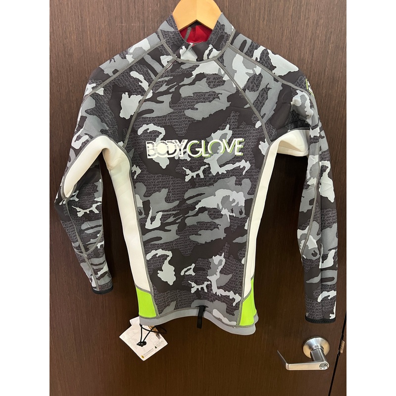 Body Glove Mens L/S Neoprene Top Rust Red/White/Dk Grey – M