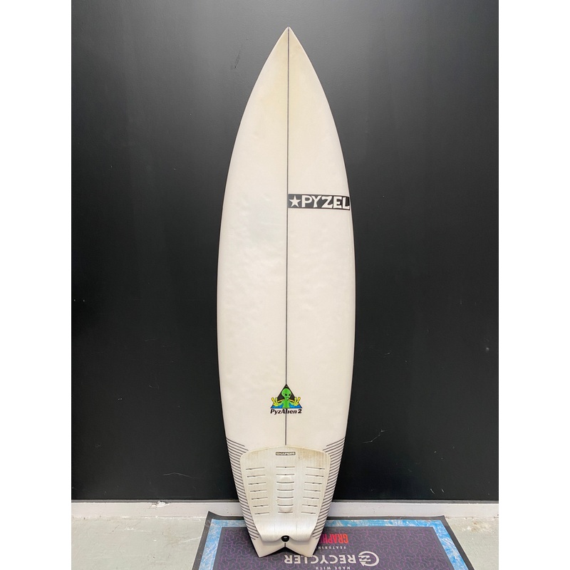 2nd Hand Pyzel Pyzalien 2 w/ fins – 5’9, 27.3L