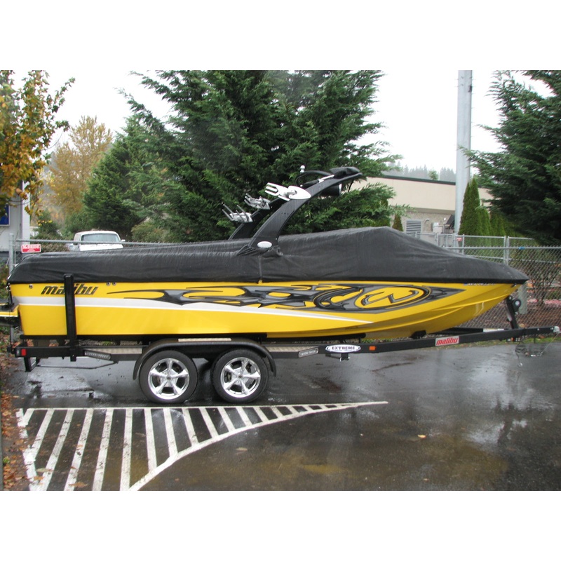 Bakes Custom Fitted Sunbrella Boat Cover for Malibu Boats